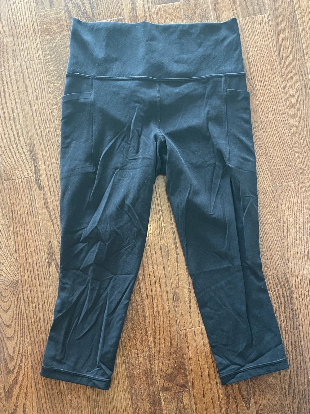 Women’s Athleta Capri Leggings with pockets